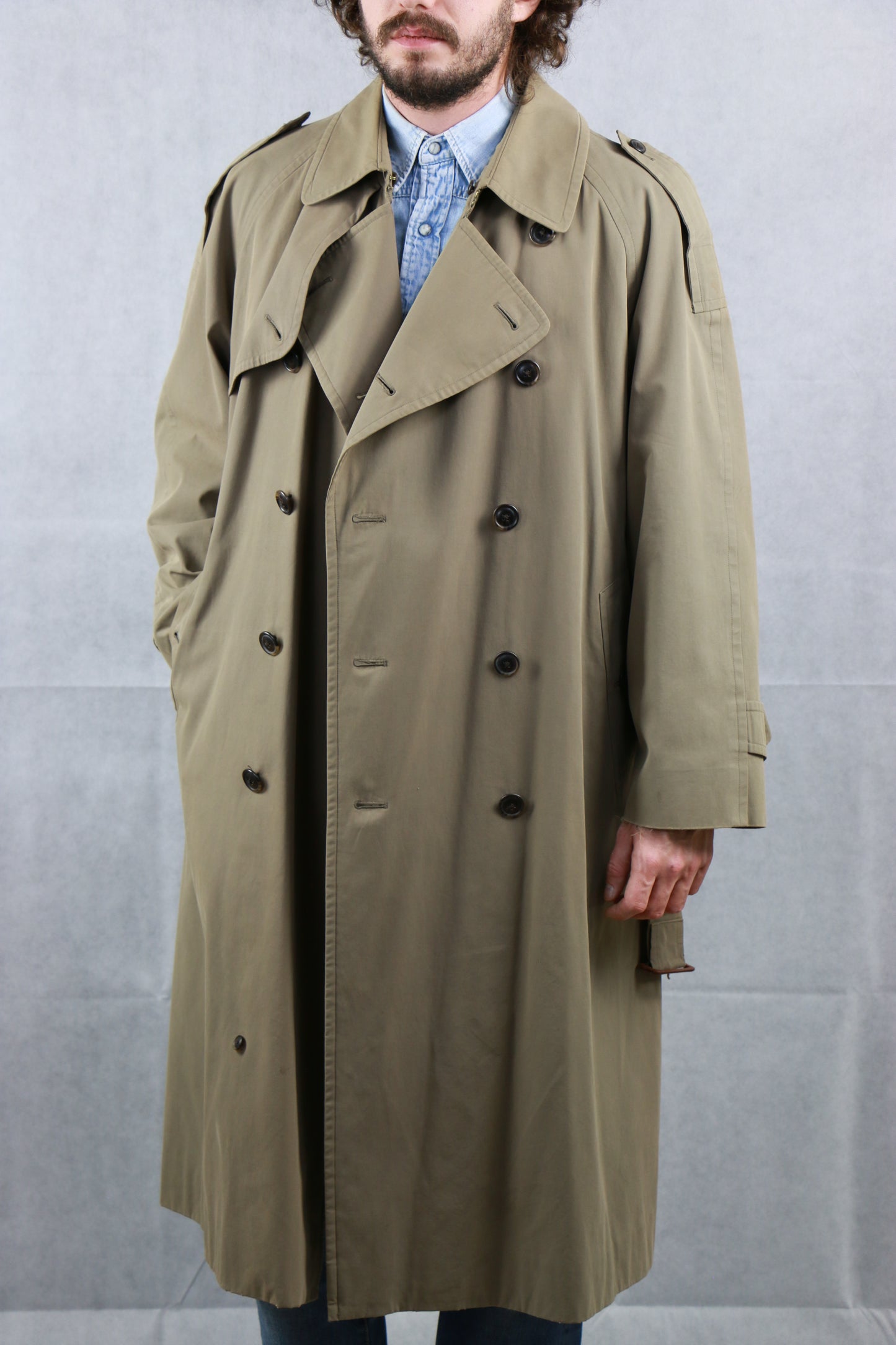Burberry's Double-breasted Trench coat, clochard92.com
