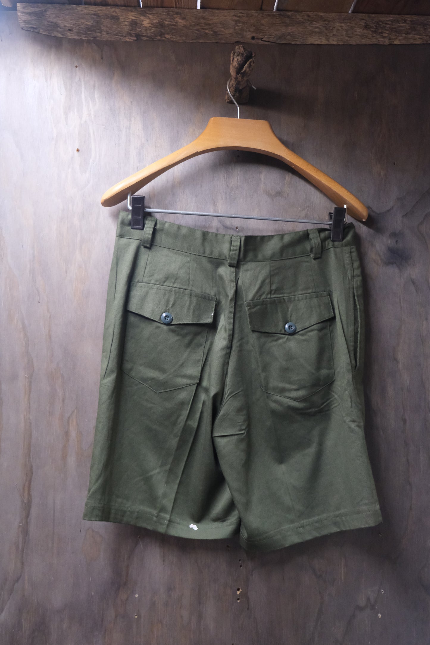 Vintage green army shorts S