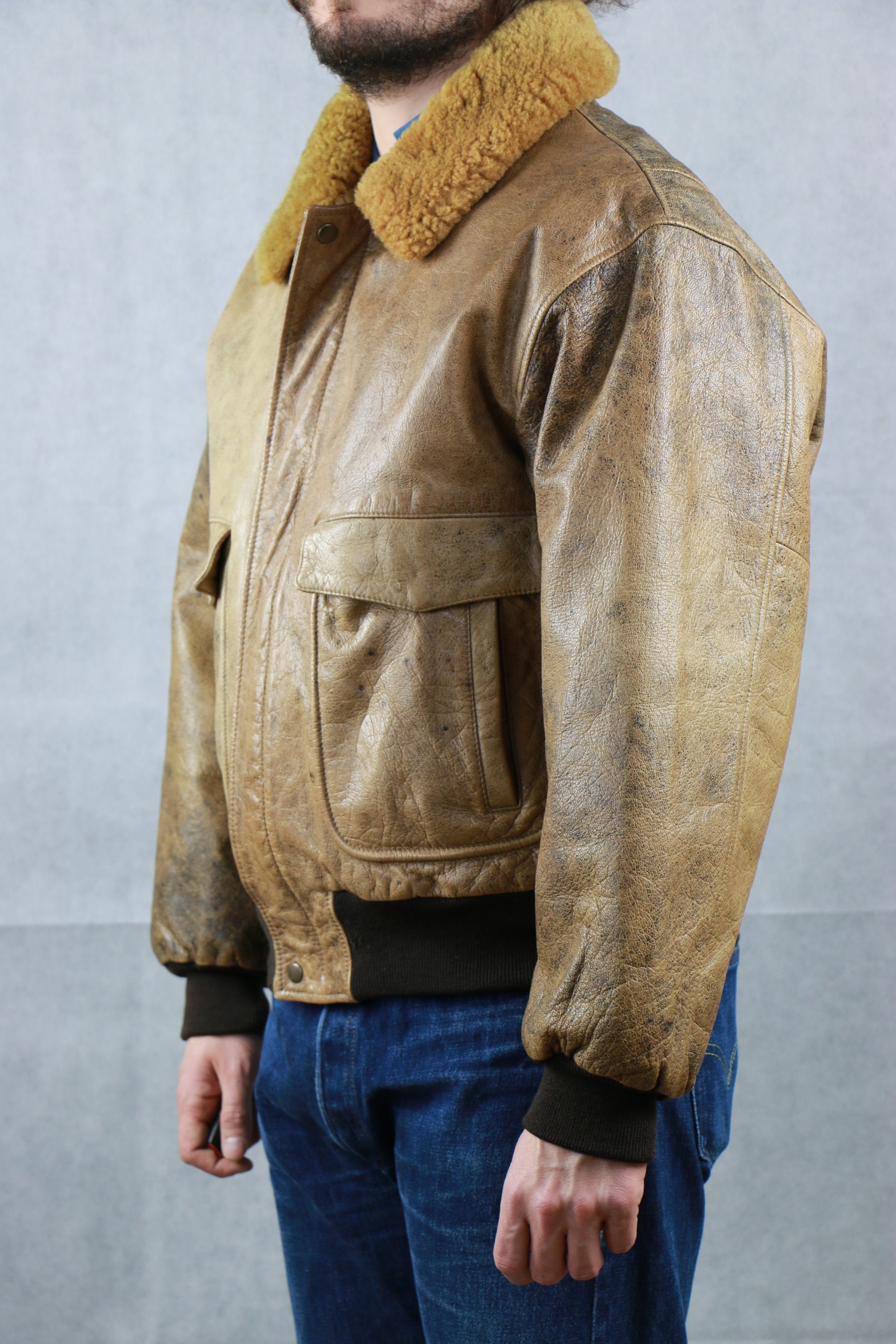 A-2 Leather Jacket with shearling collar - vintage clothing clochard92.com